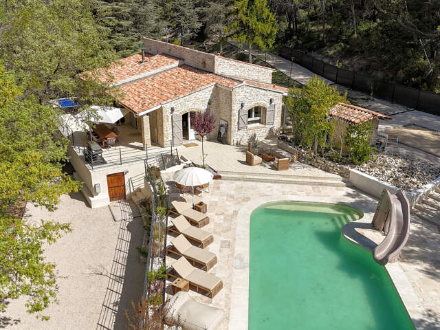 VENELLES : Maison rénovée de 160 m2 dont dépendance + piscin — photo du bien