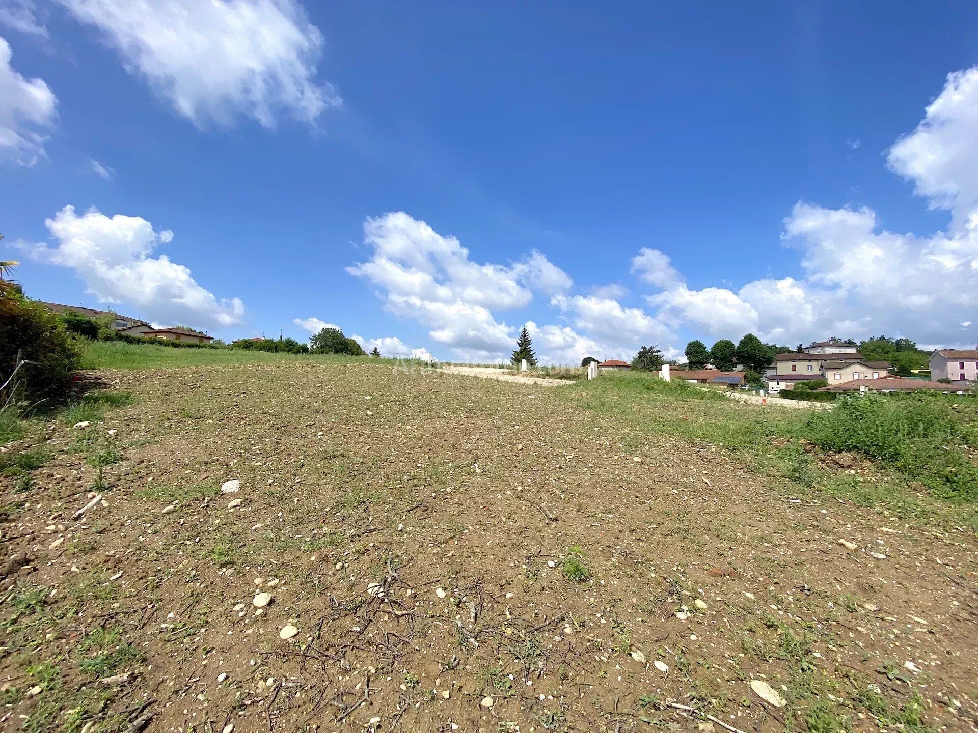 Terrain 370 m² · à Chalamont · 75 000 €