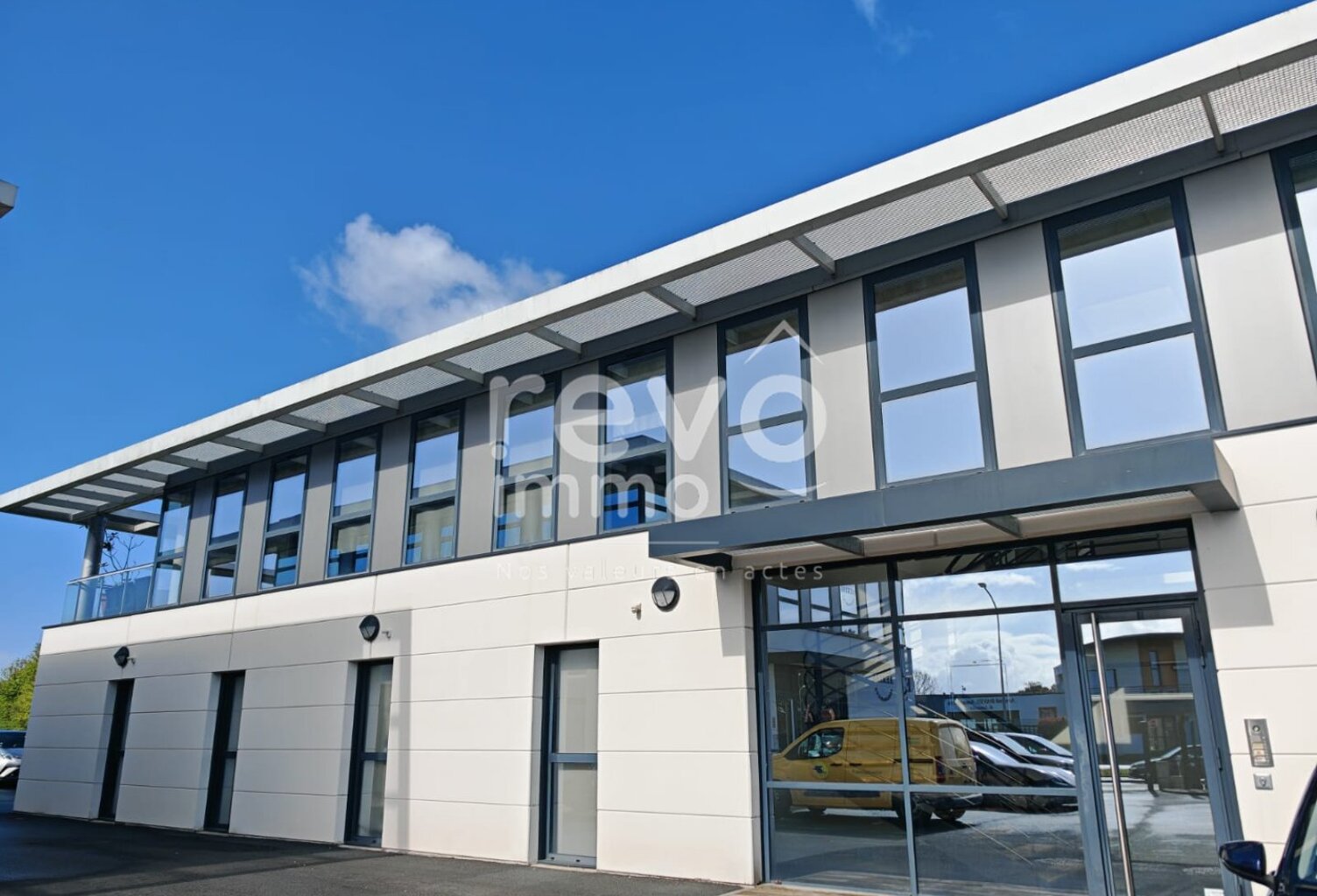 Entrepôts et Bureaux — photo 1