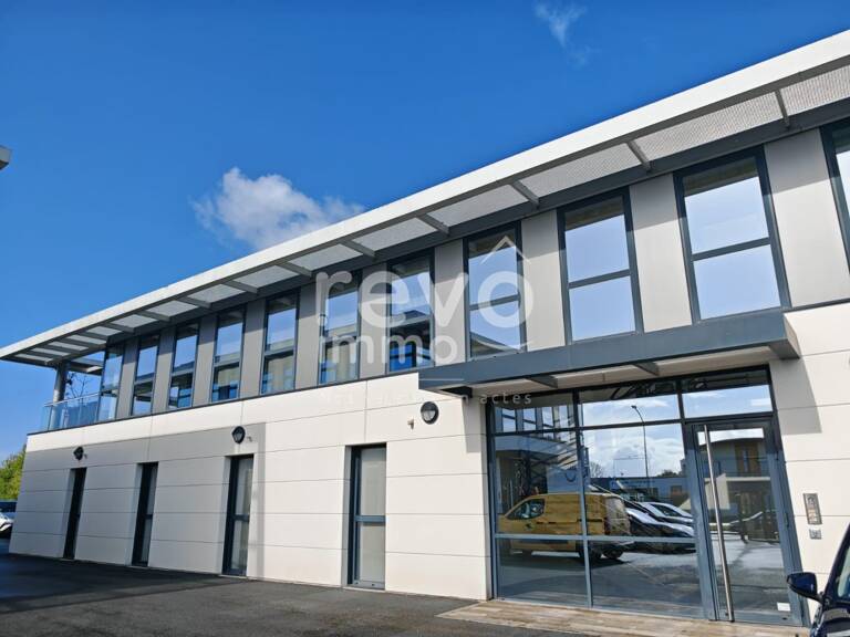 Entrepôts et Bureaux — photo 1