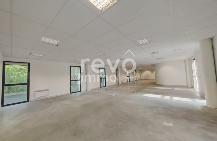 Entrepôts et Bureaux — photo 4