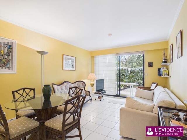 Appartement À Vendre — photo du bien