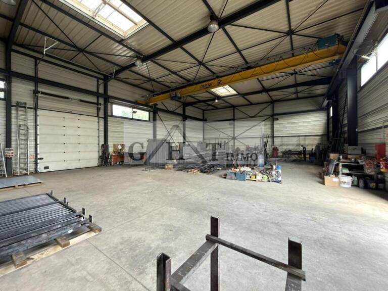 ENTREPOT 561M2 A LOUER SAINT PIERRE DU PERRAY — photo 1