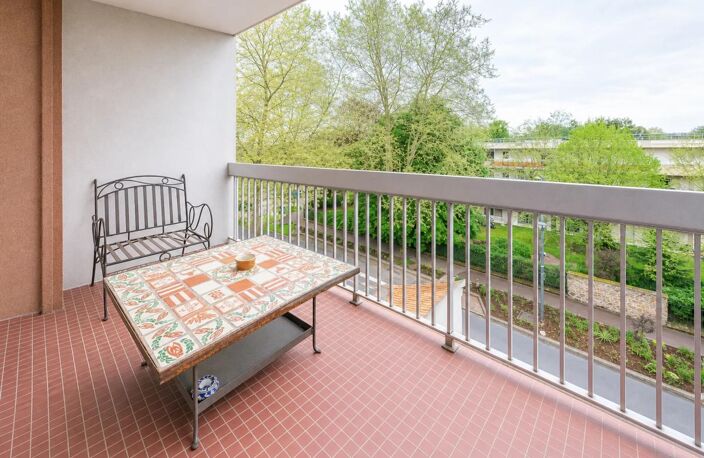 Appartement lumineux avec terrasse et parking — photo 3