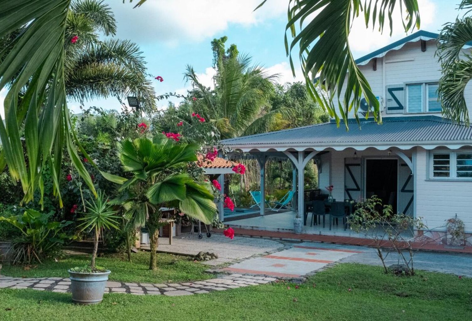 Ajoupa Bouillon : Villa moderne avec piscine — photo 1