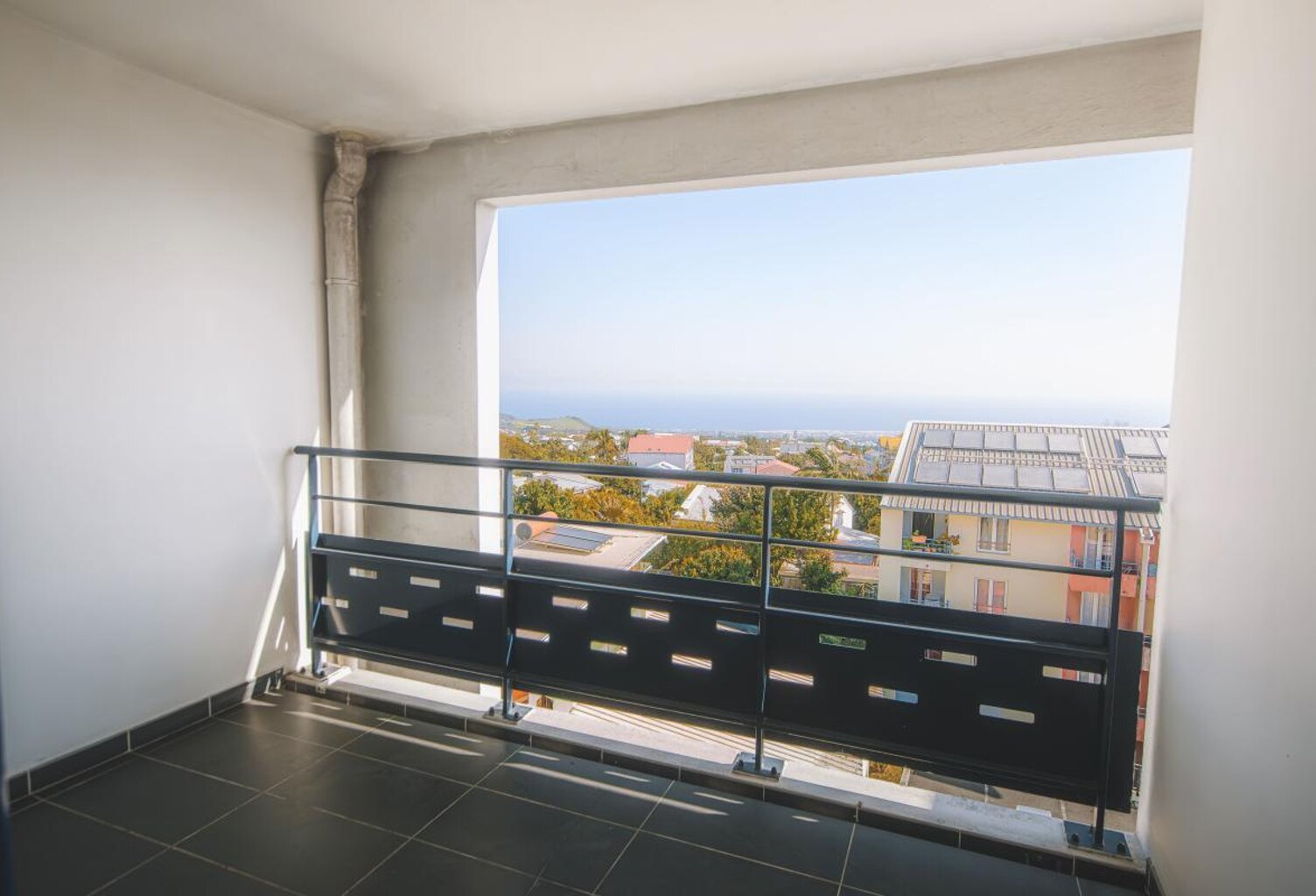 APPARTEMENT T2 | 11ème Km | ASCENSEUR — photo 1