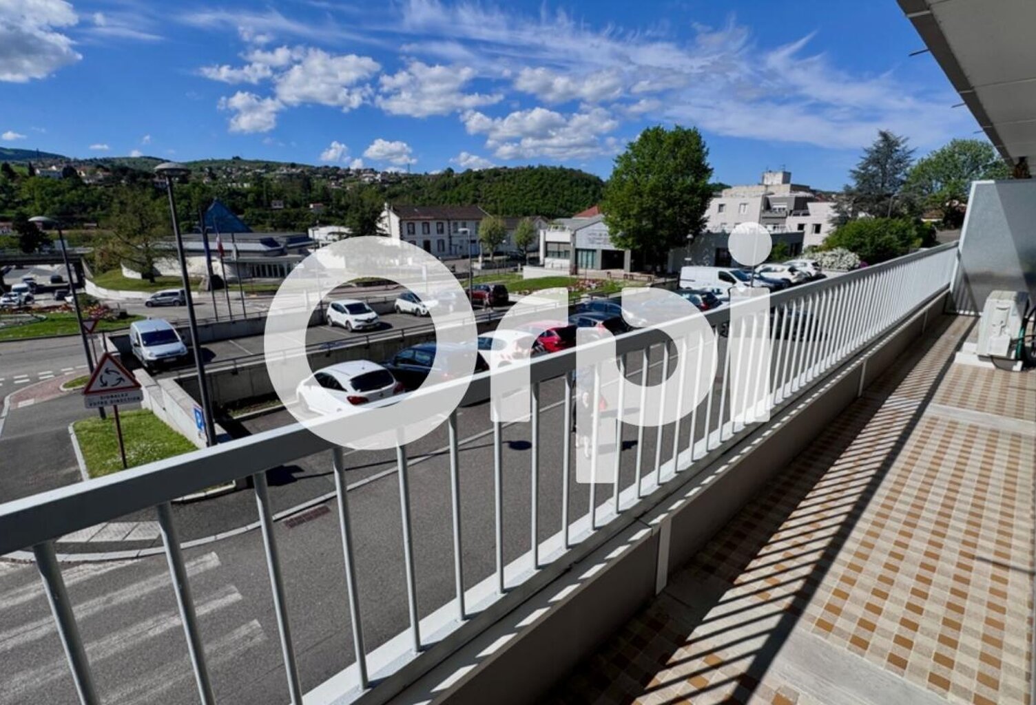 Appartement lumineux traversant de 83 m² avec double balcon – Garage et cave inclus – La Grand-Croix (42320) — photo 1