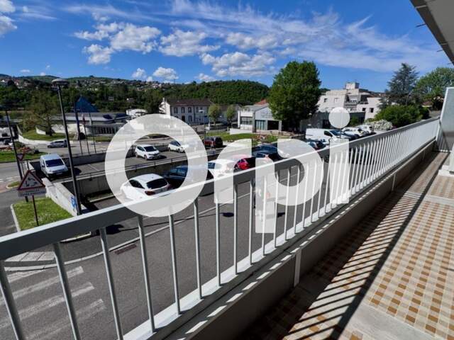 Appartement lumineux traversant de 83 m² avec double balcon – Garage et cave inclus – La Grand-Croix (42320) — photo du bien