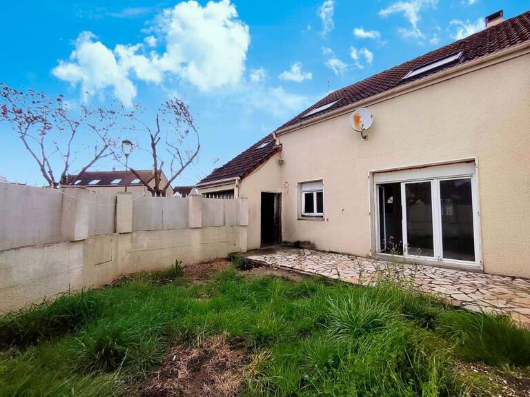 Maison À Vendre - 5 pièces - Les Mureaux — photo 1