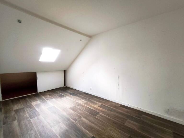 Maison À Vendre - 5 pièces - Les Mureaux — photo 1