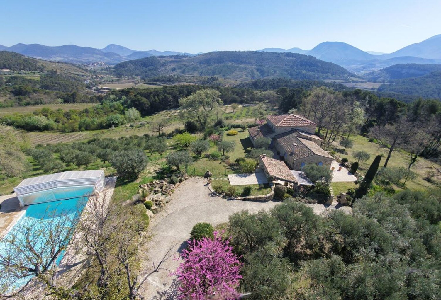 Maison provençale avec piscine et superbe environnement — photo 1