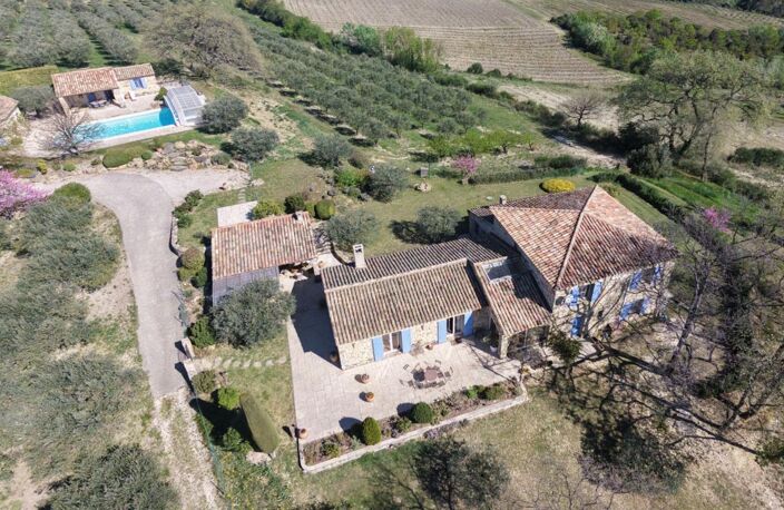 Maison provençale avec piscine et superbe environnement — photo 2