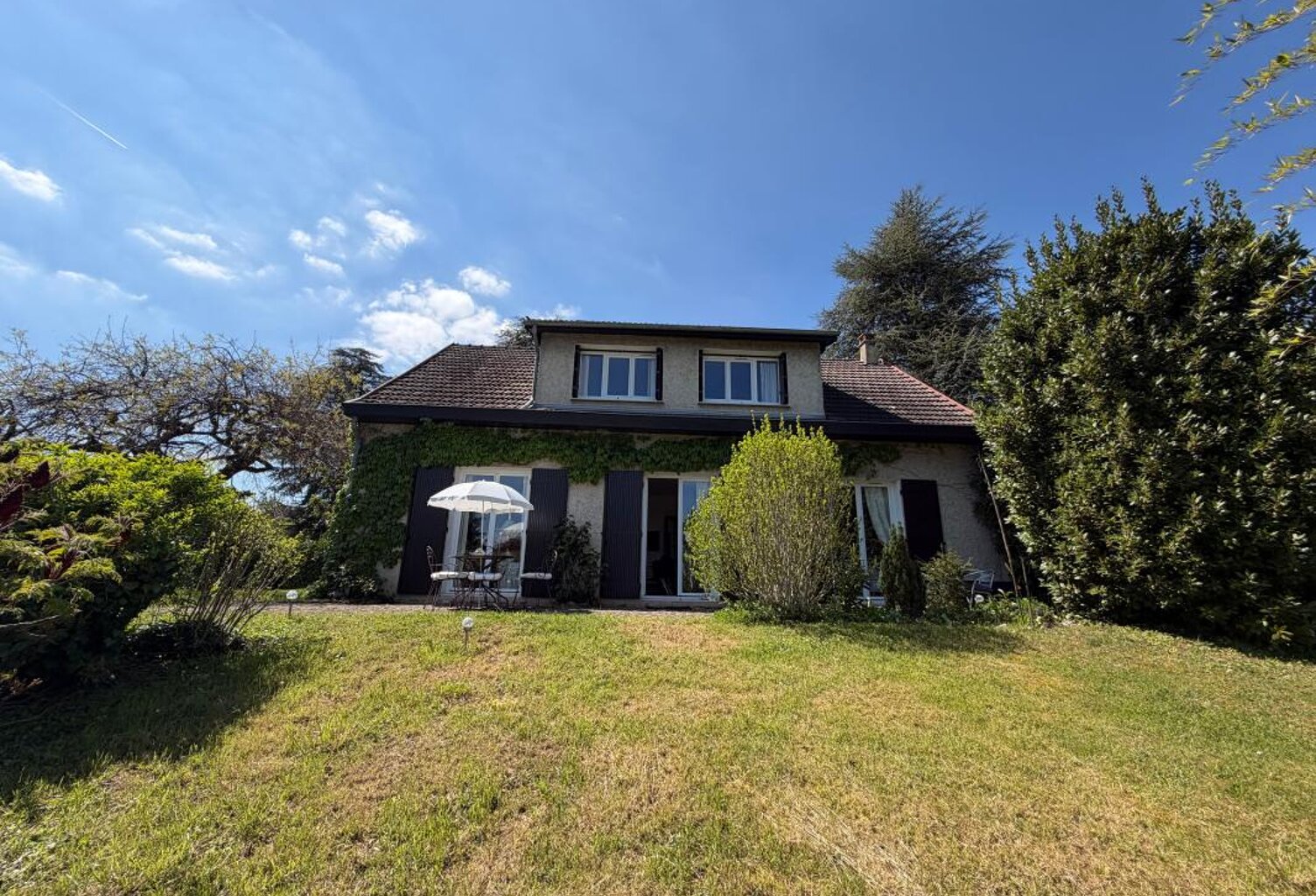 MAISON 5 CHAMBRES avec un magnifique jardin SAINT CYR AU MONT D OR — photo 1