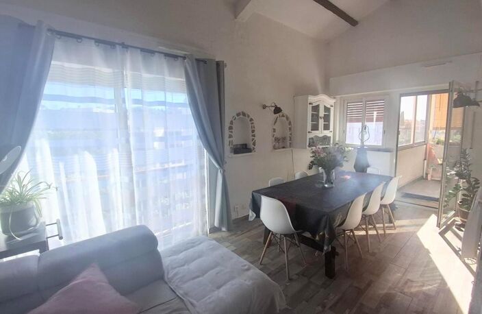 Appartement À Vendre SIX FOURS LES PLAGES — photo 3