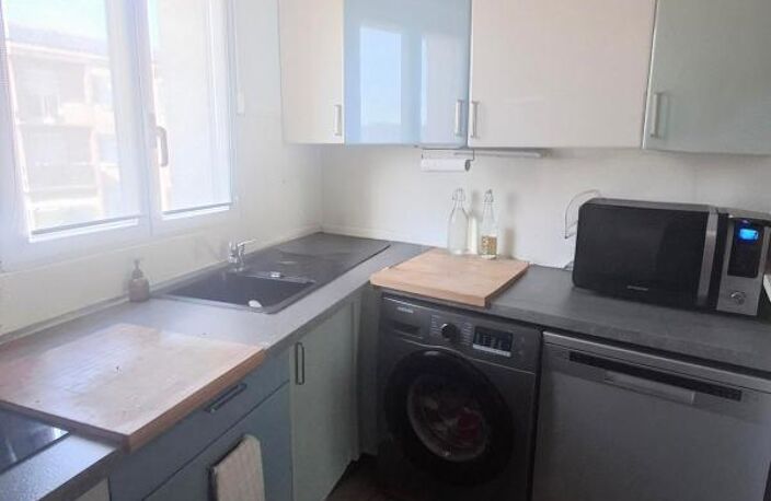 Appartement À Vendre SIX FOURS LES PLAGES — photo 4