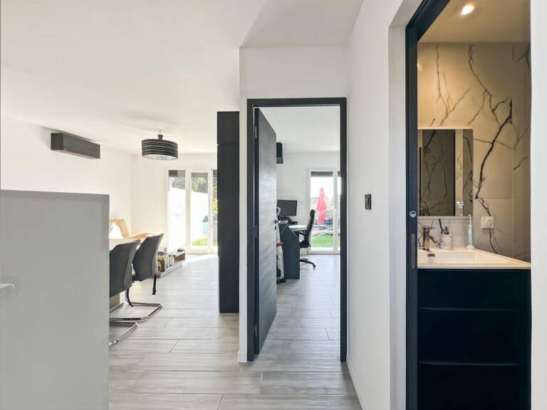Appartement À Vendre T2 40M² TERRASSE 60M² — photo 1