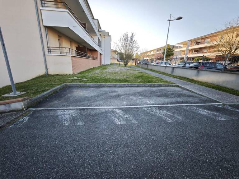 Places de Parking À Vendre à Léguevin — photo 1