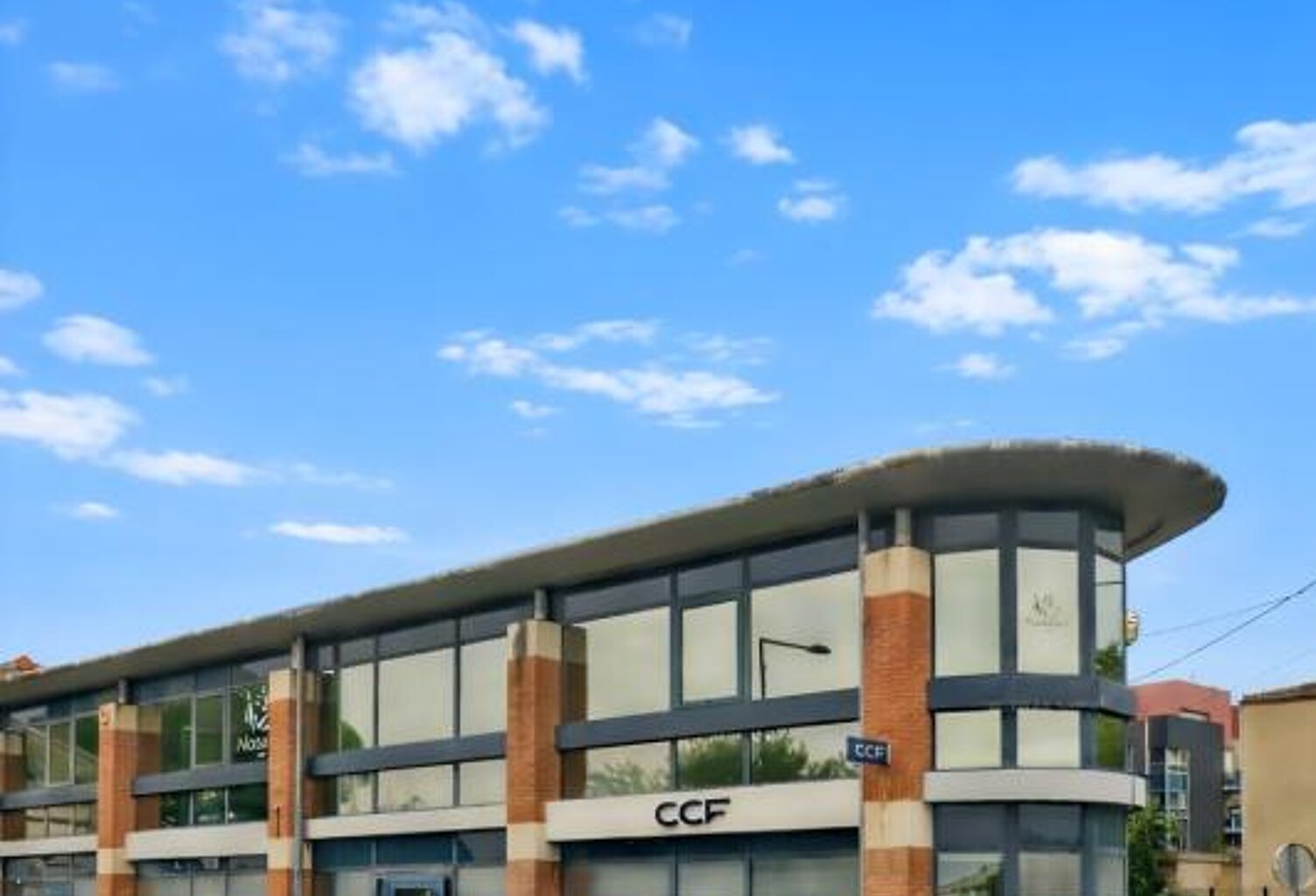 Bureaux à vendre en monopropriété - bien situé idéal pour implantation professionnelle ou investissement — photo 1