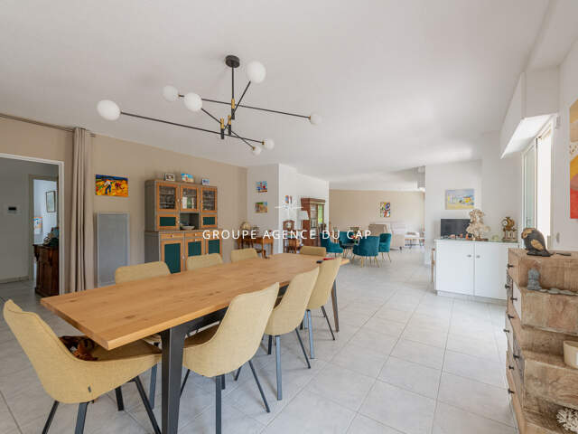 Appartement de standing 156 m² Saint-Raphaël Boulouris Terrasse 43 m² Piscine 2 garages — photo du bien