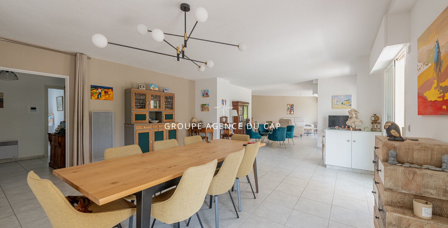 Appartement de standing 156 m² Saint-Raphaël Boulouris Terrasse 43 m² Piscine 2 garages — photo 1