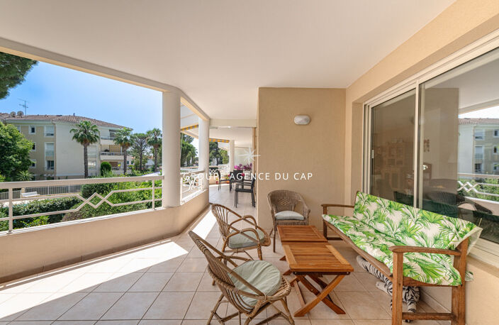 Appartement de standing 156 m² Saint-Raphaël Boulouris Terrasse 43 m² Piscine 2 garages — photo 2