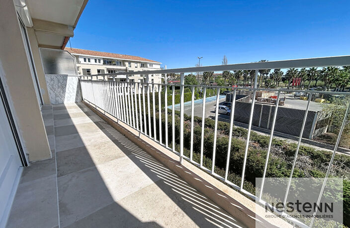 Fréjus - Secteur Base Nature,  T2 dernier étage avec vue dégagée et place de parking — photo 2