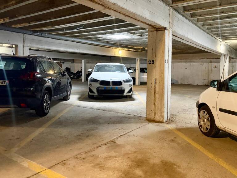 TOULOUSE / SAINT SAUVEUR - PLACE DUPUY - Parking À Louer — photo 1