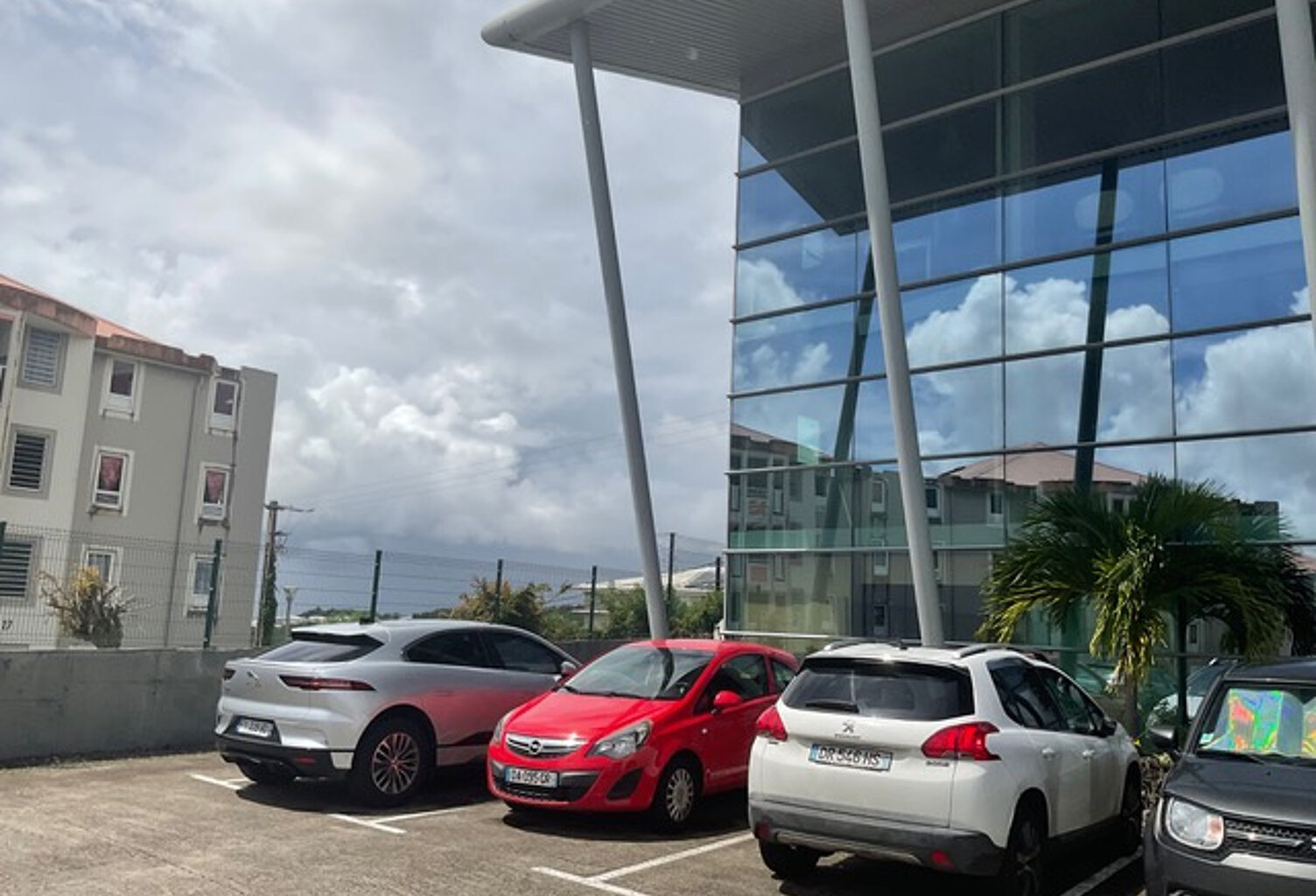 A vendre en totalité Immeuble de rapport / 'CARRE D'AFFAIRES — photo 1