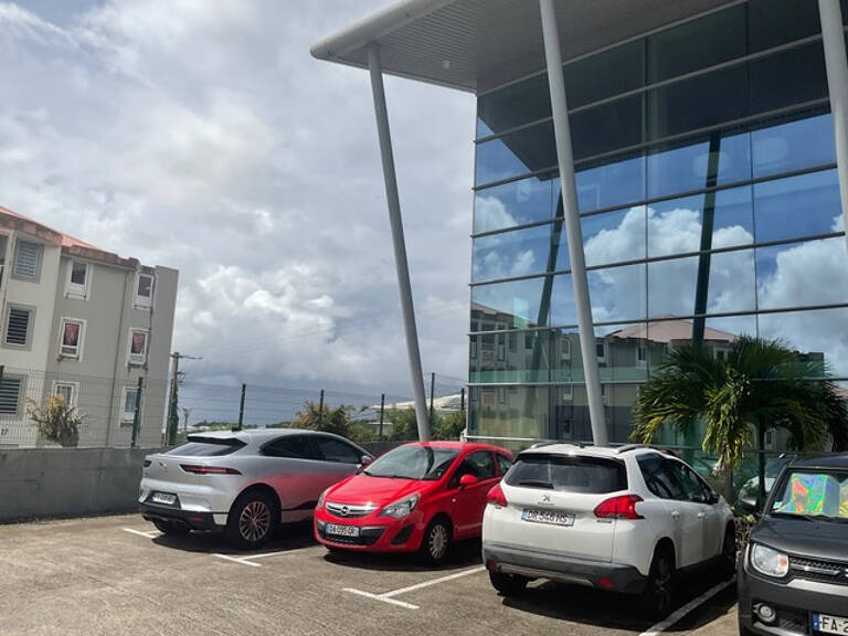 A vendre en totalité Immeuble de rapport / 'CARRE D'AFFAIRES — photo 1
