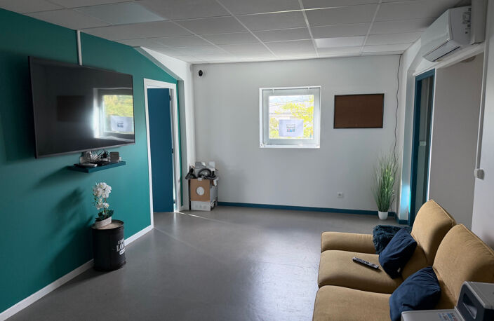 A vendre en totalité Immeuble de rapport / 'CARRE D'AFFAIRES — photo 3