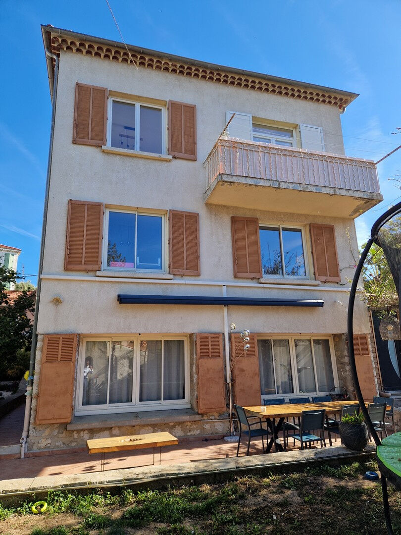 Villa / Maison  T12 à vendre Toulon 83000