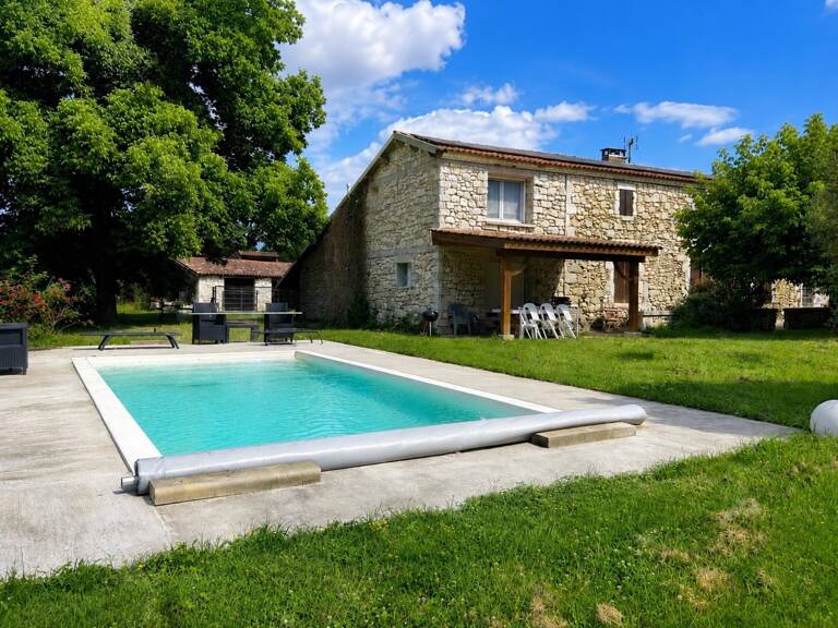 Maison en pierre rénovée alliant charme de l'ancien et confort moderne — photo 1