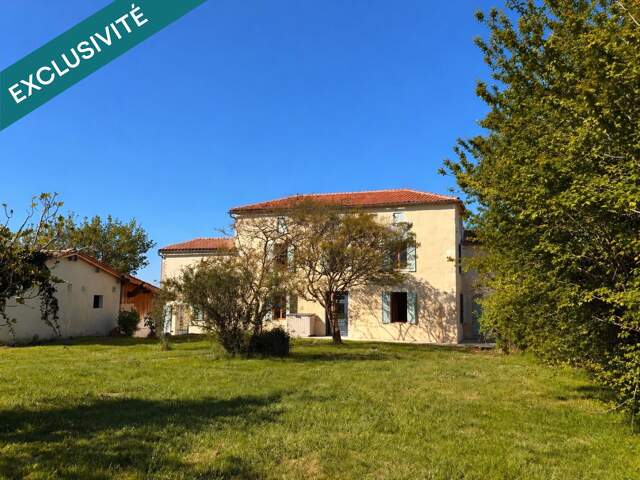 Lot immobilier comprenant une maison 5 chambres + une maison 2 chambres, sur environ 1,1 hectare. — photo du bien
