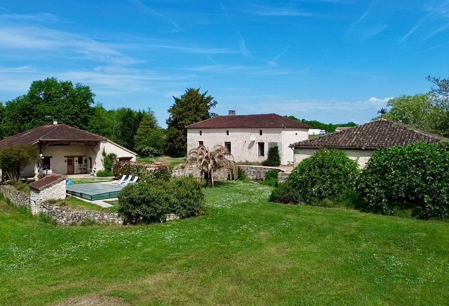 Propriété en pierre avec dépendances et piscine — photo 1
