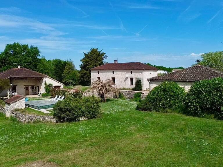 Propriété en pierre avec dépendances et piscine — photo 1
