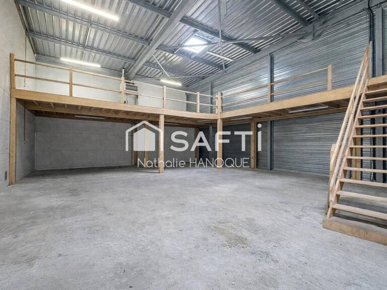 Box 212 m2 dont 39m² de bureau - Zone d'activités ANET — photo 1