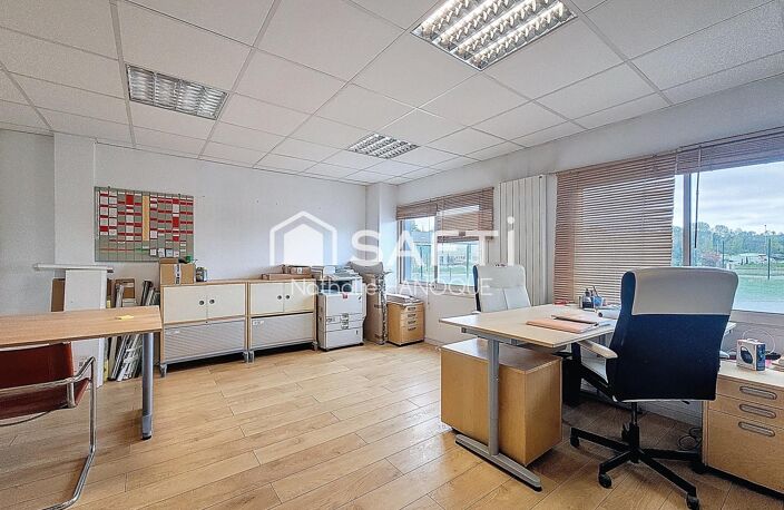 Box 212 m2 dont 39m² de bureau - Zone d'activités ANET — photo 2