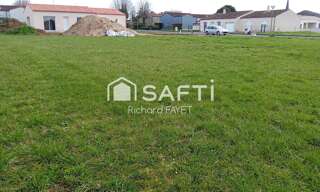 Terrain  956 m² à vendre à Saint-Genis-de-Saintonge (17240)
