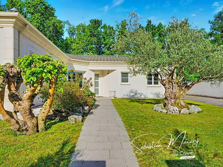 Maison de plain-pied - 5 chambres - Terrain de 840 m² — photo 1