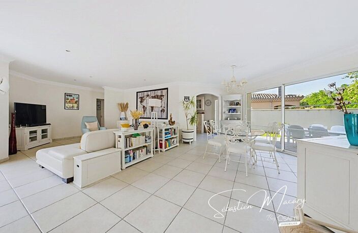 Maison de plain-pied - 5 chambres - Terrain de 840 m² — photo 4