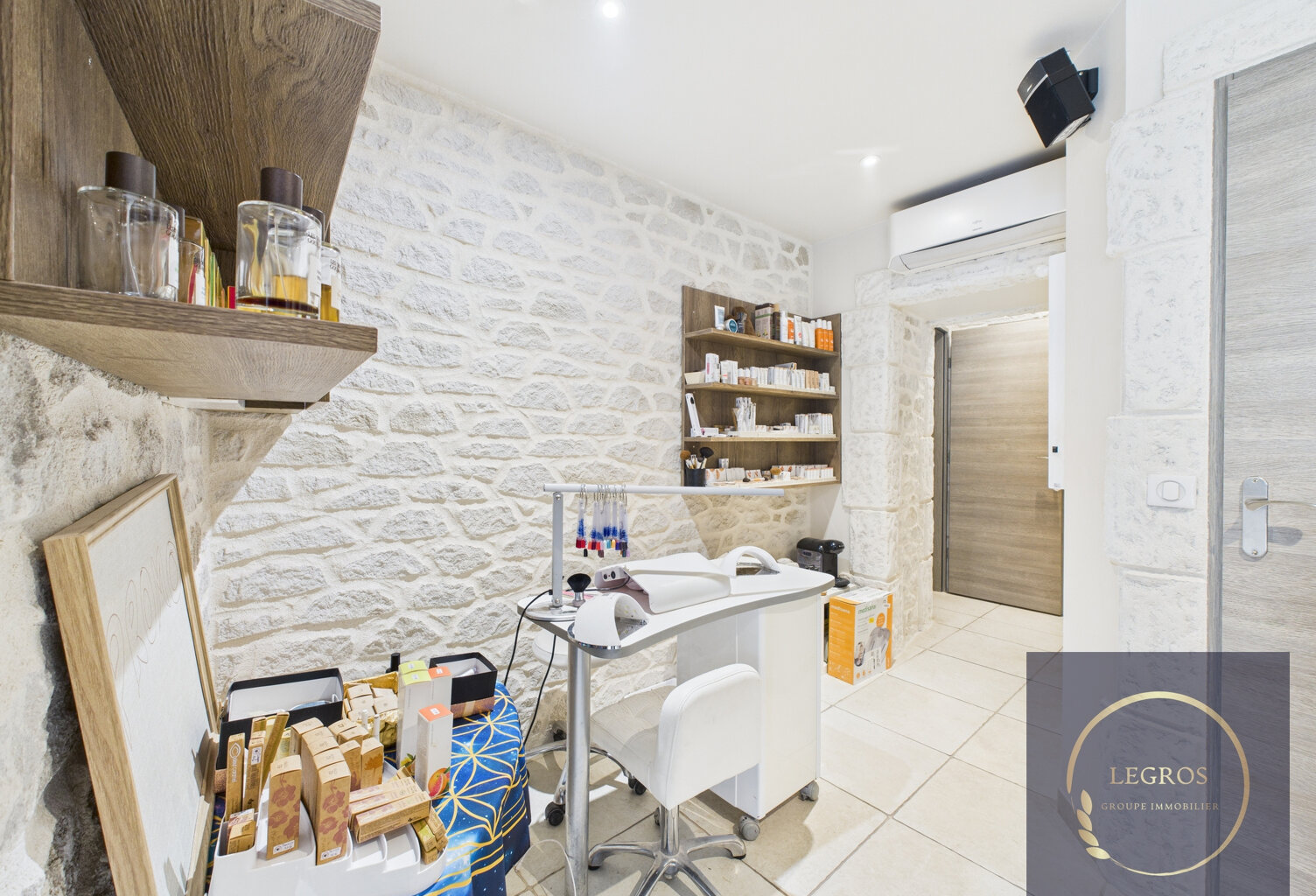 Local commercial a vendre centre ville de Graveson — photo 1