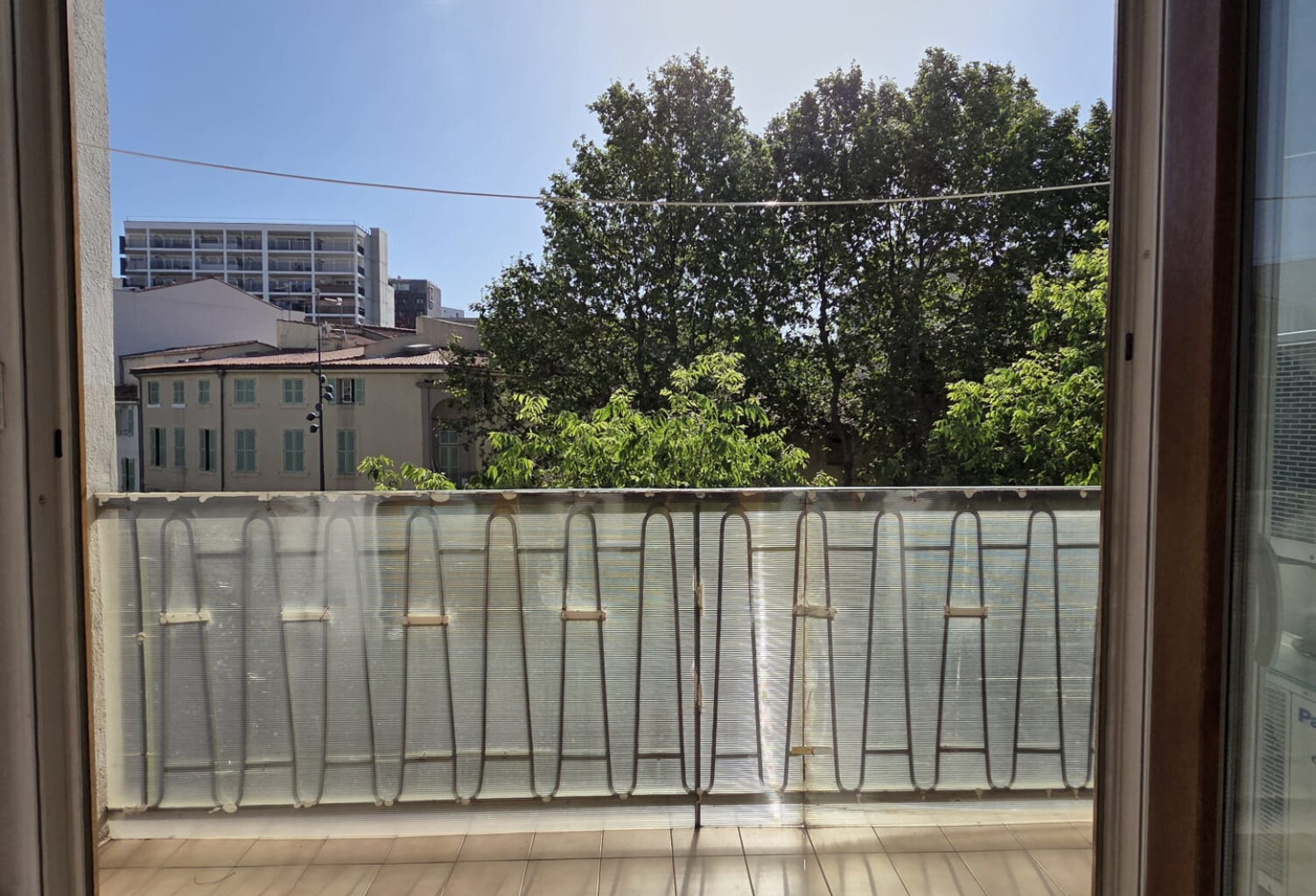 Grand appartement rare balcon 13003 — photo 1