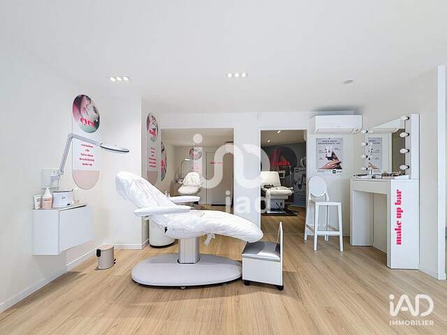 Location Boutique/Local commercial 145 m&sup2; — photo du bien