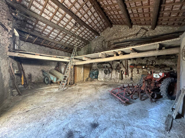 LA CALMETTE Grange à rénover de 105m2 avec 6 mètres de haute — photo du bien