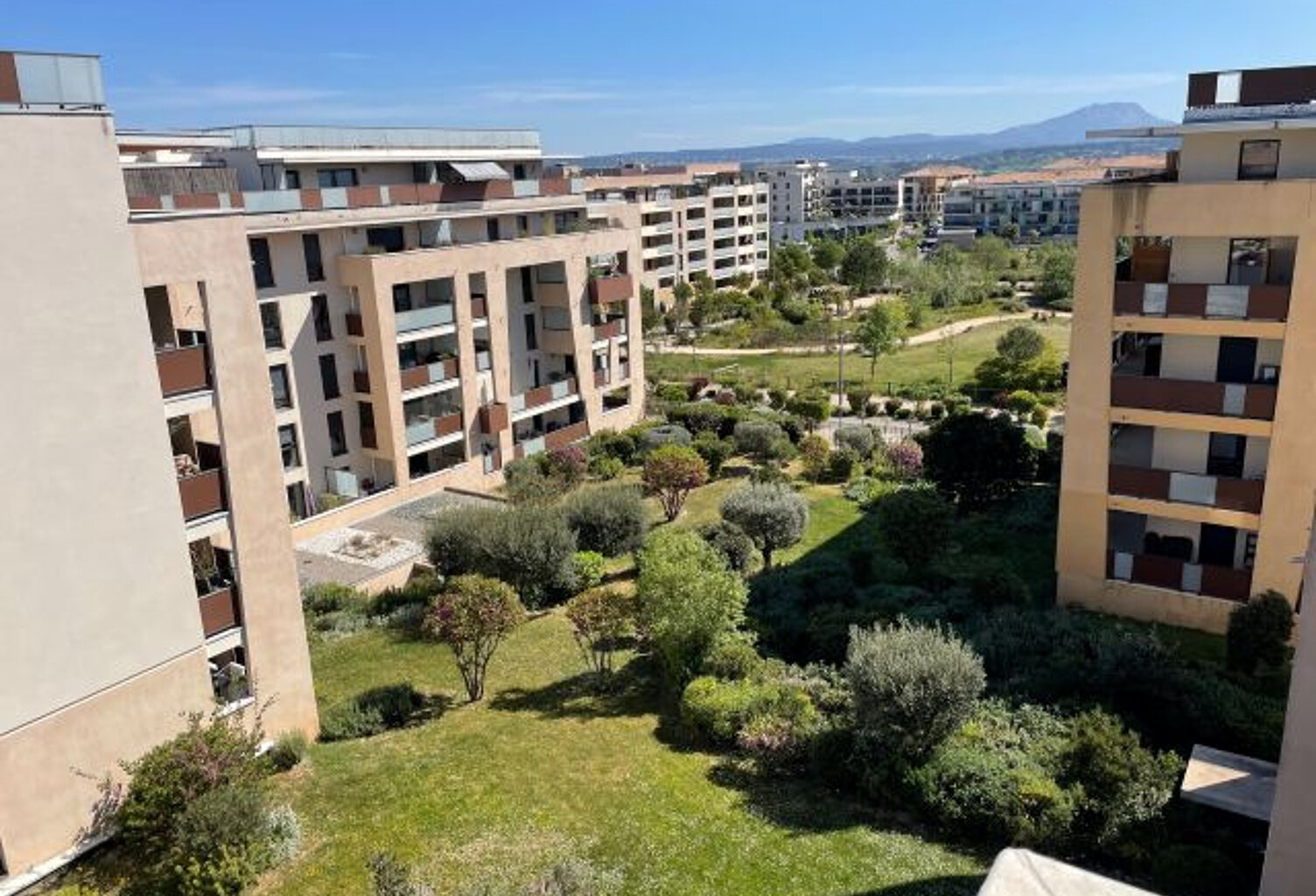 APPARTEMENT T3 AVEC TERRASSE ET ASCENSEUR AU DERNIER ETAGE A — photo 1