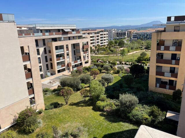 APPARTEMENT T3 AVEC TERRASSE ET ASCENSEUR AU DERNIER ETAGE A — photo du bien
