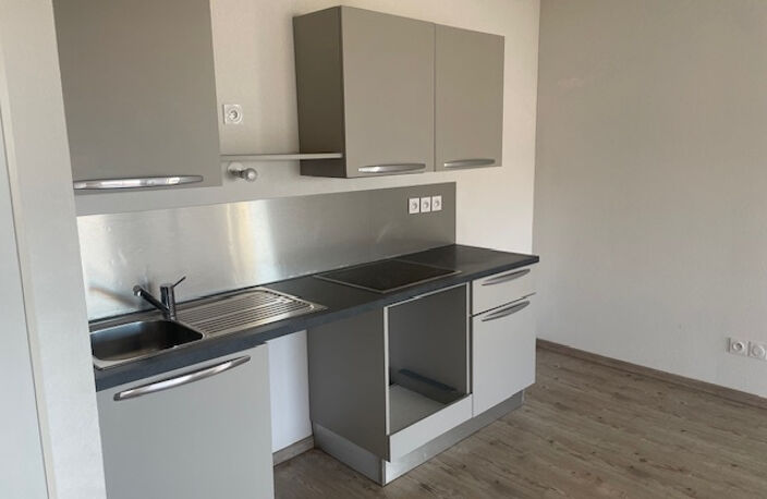 APPARTEMENT T3 AVEC TERRASSE ET ASCENSEUR AU DERNIER ETAGE A — photo 4