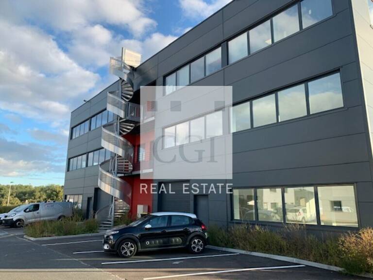 BUREAUX à LOUER — photo 1