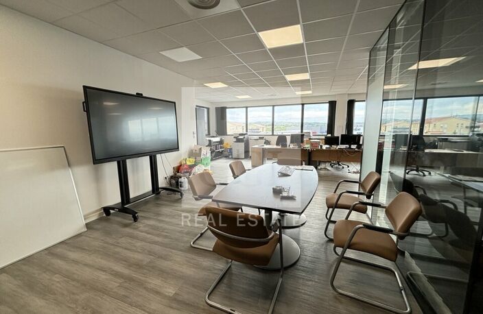 BUREAUX à LOUER — photo 2