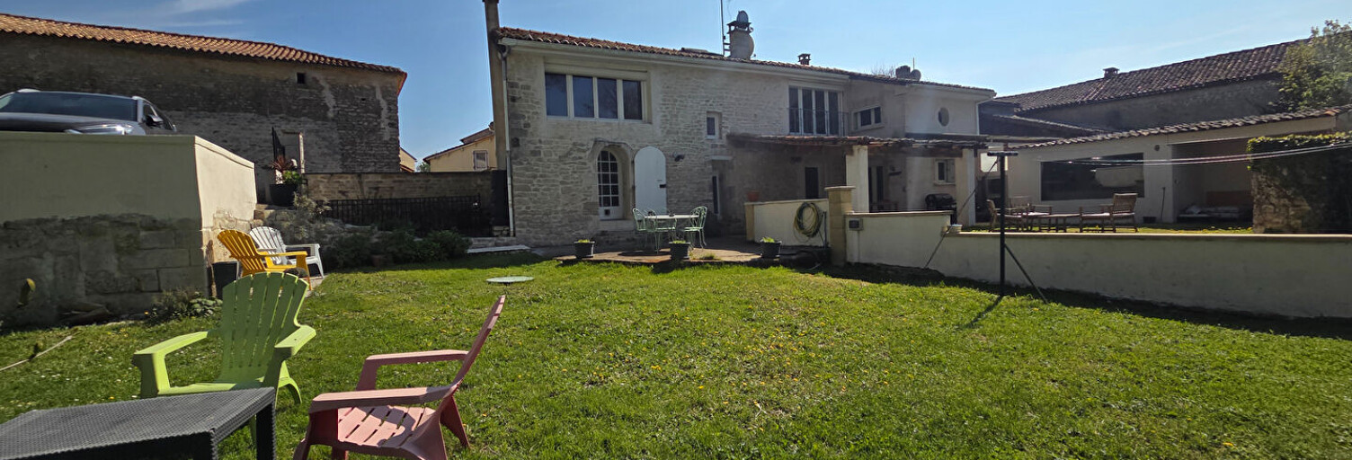 Maison 7 Pièces 149 m² à vendre à Anais (16560)